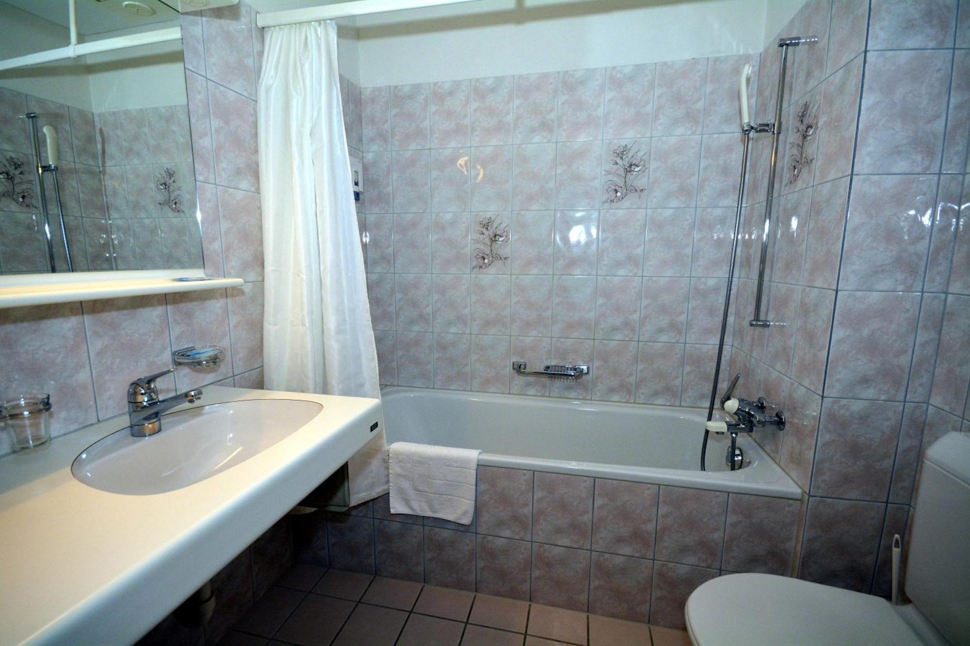 Hotel Schoental Filisur Bagian luar foto